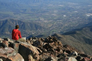 Andes Trek Adventure Ltda. Turismo en Chile en Valpara&iacute;so |  Tour / trekking ascenso cerro la campana., &Uacute;nica vista de cordillera a mar, en la reserva mundial de la bi&oacute;sfera.