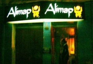  Turismo en Chile en Valpara&iacute;so |  Alimapu Restobar... Un trago para ver mejor, Acogedores ambientes calidamente decorados en madera, con una surtida barra 