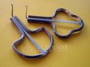 Cesar Mu&ntilde;oz Turismo en Chile en Santiago |  Instrumento idiofono araucano trompe mapuche artesania chile, Trompe