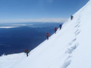 Luis Pavez Turismo en Chile en Puerto Montt |  Ascensiones al volc&aacute;n osorno - grow in patagonia chile, Ascensos volc&aacute;n osorno, trekking en puerto montt, deporte aventura
