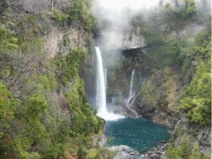 Marcelo Parada Turismo en Chile en Santiago |  Viaje a las 7 siete tazas x el dia ida y regreso, Tour services ofrece