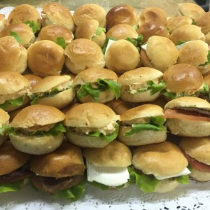 pedro Turismo en Chile en Santiago |  Banquetes fiestas canapes minichurrascos empanaditas minipizzas evento, Todo evento social delivery 985355494- 952774737
