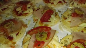 sergio Turismo en Chile en Santiago |  Canapes minipizas pizetas minihamburguesas delivery eventos fiestas, Servicio gastronomico delivery santiago 986612378- 985355494