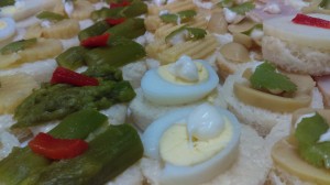 sergio Turismo en Chile en Santiago |  Servicio cocteleria express banquetes santiago despachos eventos, Canapes pastelitos brochetas petitbouche minipizzas cebiche trufas