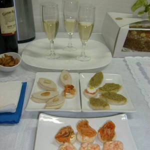 sergio Turismo en Chile en Santiago |  Petitbouche empanaditas minipizzas minichurrascos pastelitos canapes , Todo evento fiestas celebraciones cumplea&ntilde;os bautizos delivery