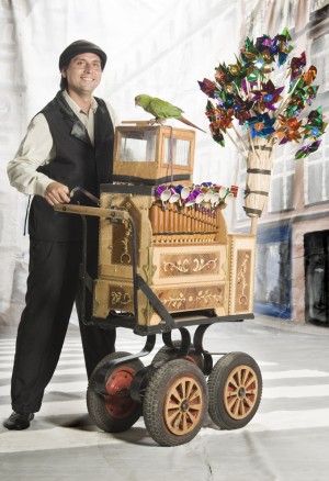 organillo Turismo en Chile en Santiago |  organillero chinchinero (02)8687644 - (09)5589800, tradicion familiar chilena, cultura tradicional y patrimonio urbano