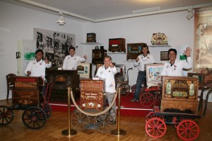 Hector Lizana Turismo en Chile en San Ram&oacute;n |  Maestros de Tradicion Organilleros y Chinchineros Lizana, Mas de 80 A&ntilde;os de tradicion  4 Generaciones de Organilleros y Chinchineros 