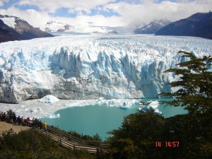  Turismo en Chile en Puerto Natales |  TRANSPORTE A TORRES DEL PAINE Y  GLACIAR A PERITO MORENO, PATAGONIA CHILENA Y ARGENTINA