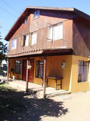 Gabriela Turismo en Chile en Quill&oacute;n |  En Quill&oacute;n arriendo 2 amplias casas pareadas equipadas para 12 personas, a  2 cuadras de Laguna, adem&aacute;s,quincho,estacionamiento,y juegos para ni&ntilde;os.