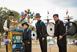 oscar guajardo Turismo en Chile en Cerro Navia |  organillero chinchinero urbano Patrimonio Chileno , chinchinero tradici&oacute;n Chilena