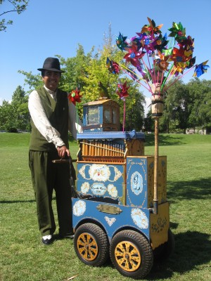 oscar guajardo  Turismo en Chile en Cerro Navia |  CHINCHINERO Y ORGANILLERO, cultra y arte chileno