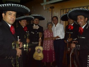 johnny luis Turismo en Chile en Maip&uacute; |  mariachis charros serenatas sal y tequila serenatas mariachis, 4 MARIACHIS X $50.000-  FONOS:  02-6388358   /    07-6260519 DIA DEL AMOR