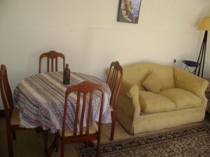 Alicia Calderon Turismo en Chile en Valpara&iacute;so |  Arriendo diario casa amoblada para vacacionar en Valparaiso. Fono 97508350, Ubicada en Avenida Alemania altura Plaza Bismark en Cerro Carcel Valparaiso