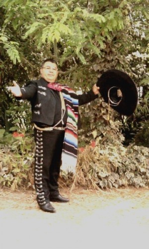 ALEJO ALLENDE ORELLANA Turismo en Chile en Quinta Normal |  ALEJO ALLENDE ,EL CHARRO QUE CANTA BONITO 97181780 MARIACHI PROFESIONAL, EN EL DIA DEL PADRE MANIFIESTELE SU CARI&Ntilde;O CON UNA SERENATA A DOMICILIO