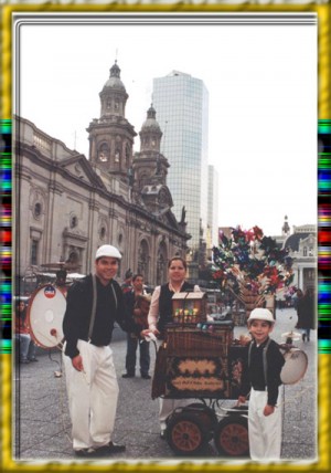 GUILLERMO SAAVEDRA Turismo en Chile en El Bosque |  contacte a chinchineros de tradicion familiar 8 4241650, organilleros ,venta de remolinos y eventos barios por todo chile