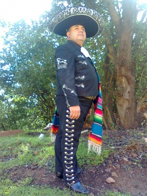 ALEJO ALLENDE ORELLANA Turismo en Chile en Providencia |  ALEJO ALLENDE ,EL CHARRO QUE CANTA BONITO 97181780 MARIACHI PROFESIONAL, PARA SUS FESTEJOS FAMILIARES LLEVE DE REGALO MARIACHIS A DOMICILIO 