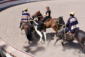 Rafael Garetto  Turismo en Chile en Santiago |  Centro de tradiciones de Chile, huasos, caballos, rodeo, juegos criollos, m&uacute;sica y baile chileno, tradici&oacute;n