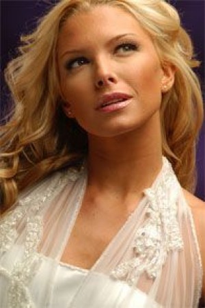 WILMA FUENTES Turismo en Chile en Santiago |  PEINADOS Y MAQUILLAJE MAC NOVIAS, GRADUACIONES, MADRINAS A DOMICILIO, ONDULADO Y TINTE PESTA&Ntilde;AS 2X1 $ 16.000, ARREGLOS FLORALES, RAMOS NOVIA