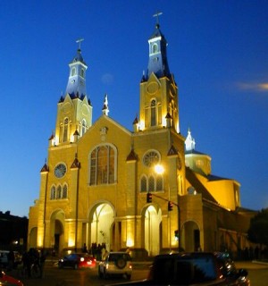 MANUEL VASQUEZ PAREDES Turismo en Chile en San Bernardo |  GIRAS DE ESTUDIO  CATEDRAL DE CASTRO ( CHILO&Eacute; ), TURISMO Y TRANSPORTES MAN VAS 