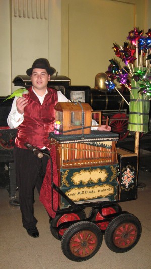 guillermo saavedra Turismo en Chile en Quinta Normal |  chinchineros y organillo para eventos 8 4241650, se realizan todo tipo de festividades