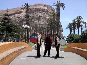 rene aravena  Turismo en Chile en Santiago |  chinchinero y organillero dentro y fuera de chile  cel:8- 6900160, chinchineros y organilleros una familia de tradicion rene aravena 8-6900160