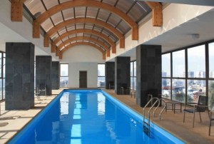 Bella Vita Turismo en Chile en Santiago |  APART HOTEL SANTIAGO CENTRO Y PROVIDENCIA, EDIFICIO MODERNO CON EXPECTACULAR PISCINA, GRATIS