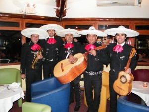 Mariachi Chile Mexico Turismo en Chile en Recoleta |  Mariachis te cantan y encantan 7279788, Mariachis, Charros, serenatas, rancheras... a domicilio..!!