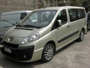 Cristi&aacute;n Garcia Turismo en Chile en Las Condes |  Transporte y Arriendo de Van de Pasajeros, Arrendamos Furg&oacute;n de Pasajeros Modelo Peugeot Expert 2011